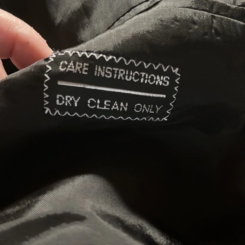 Armani two piece suit 46R/see measurements. E#79 - Picture 13 of 14